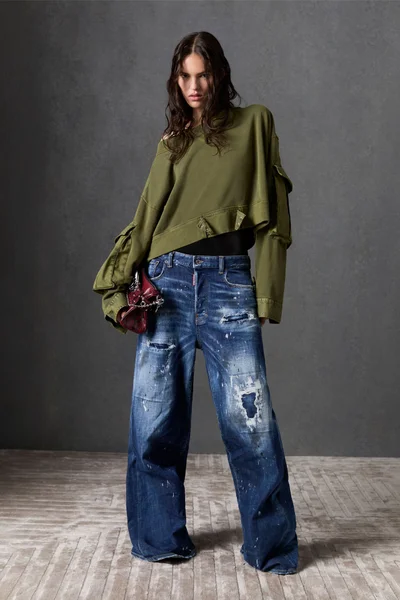 Look 16